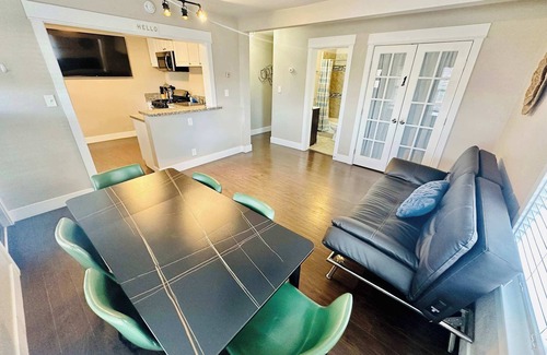 Northeast Reno House | 4Bedroom/6 min to Uni/Sleeps12