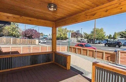 Northeast Reno House | 4Bedroom/6 min to Uni/Sleeps12