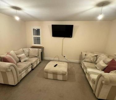 Colchester House | 4br 2bath Home In Colchester Perfect For Big Group