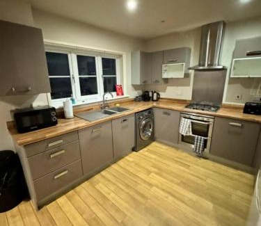 Colchester House | 4br 2bath Home In Colchester Perfect For Big Group