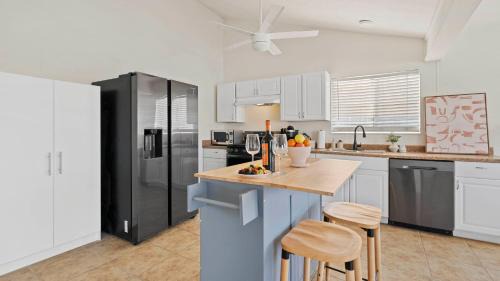 Twentynine Palms House | 4BR Desert Home w Pool Hot Tub Firepit Game Room The Quiet Burn by AvantStay