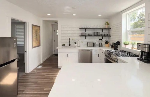 Ogden House | 4BR Home, 3min to dtwn, hiking, 30 min to MTNs/Ski