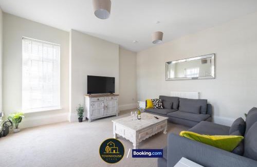 Colchester House | 4BR House by Townhouse Stays, Short Lets & Serviced Accommodation in Colchester with Garden, Free Parking & WiFi