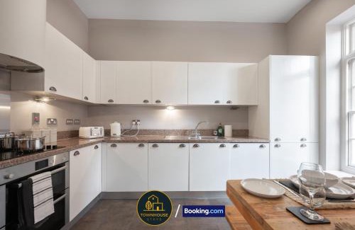 Colchester House | 4BR House by Townhouse Stays, Short Lets & Serviced Accommodation in Colchester with Garden, Free Parking & WiFi