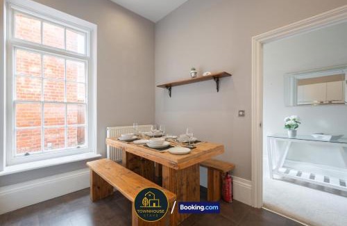 Colchester House | 4BR House by Townhouse Stays, Short Lets & Serviced Accommodation in Colchester with Garden, Free Parking & WiFi