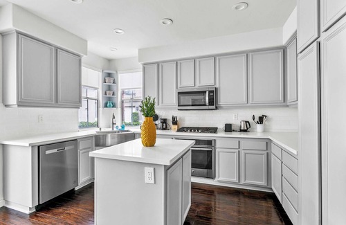 Westpark House | 4BR Luxurious Retreat|30 Nights Min|Garage Access|Mainfloor Bedroom #41997