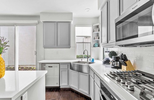 Westpark House | 4BR Luxurious Retreat|30 Nights Min|Garage Access|Mainfloor Bedroom #41997