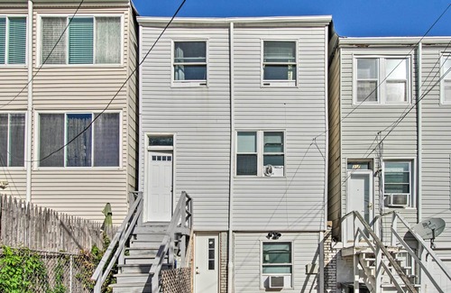 Eckington House | 4BR+Parking central townhouse walk to metro&shops
