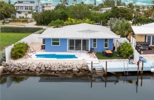 Marathon House | 4BR Sombrero Beach House on Canal w Dock & Pool