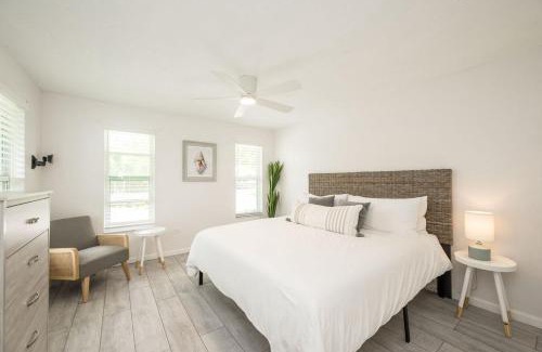 Marathon House | 4BR Sombrero Beach House on Canal w Dock & Pool