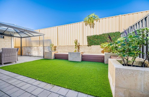 Lakelands House | 4BR Spacious Family Home w/Outdoor Dining & Games