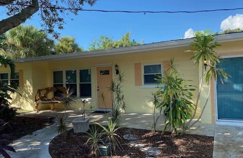 Siesta Key Village Apartment | 4BR Spacious Paradise