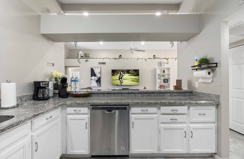 Covey House | 4BR Stylish Mid-Century Escape w/Pool & Luxe Vibes