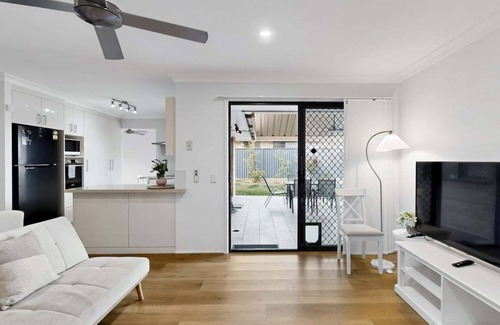 Camira House | 4BR Sweet Home Spingfield
