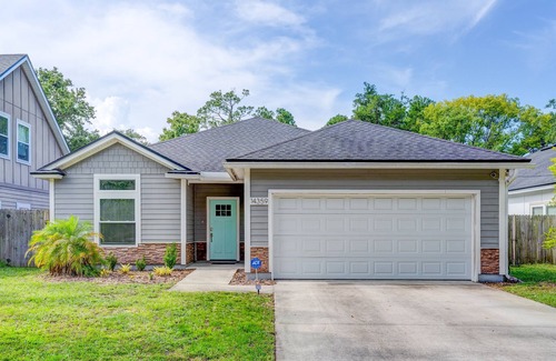 Golden Glades - The Woods House | 4BR w/Pool Near Jax Beach | Good Morning Rentals