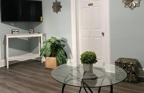 West Orange Apartment | 4Brs easy access to NYC 25min driveParking-laundry