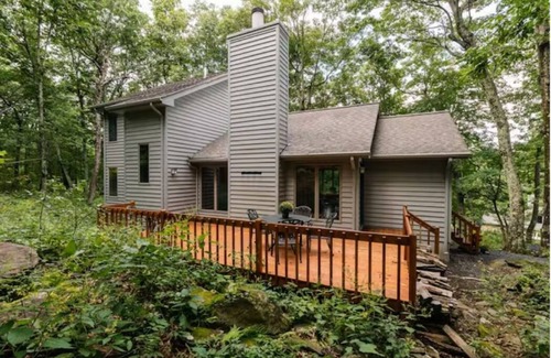 Nellysford House | 4min to Ski: Hot Tub Dogs OK PacMan Foosball Grill