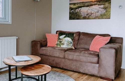 Oosterwolde Ski Chalet | 4p chalet TOLVE met 4 fietsen vlakbij natuurgebieden Drents Friese Wold, Fochteloërveen en gevangenisdorp Veenhuizen