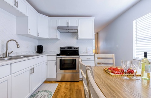 Palm Springs Apartment | 4ppl, 9 minutes to airport , BBQ, Top Location