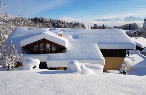 Ofterschwang House | 4th floor skier's getaway near ski lifts w/balcony, wood-burning fireplace