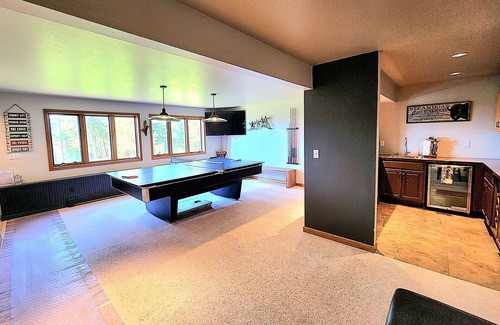 Granby House | ❤️5+1 Bedrooms on 5 Private ACRES! VIEWS😎HOTTUB❤️GAMEROOM! Great Location!