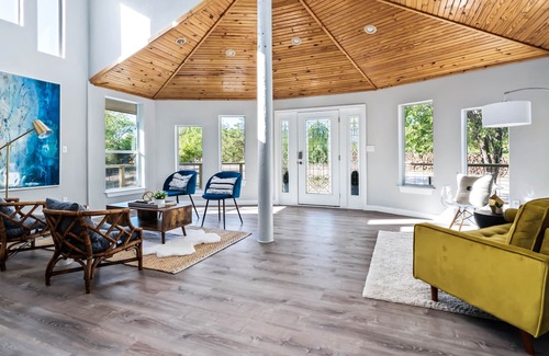 Manor House | 5 Acre Country Retreat | Hot Tub + Pool + 2 Primary Suites | Great 4 Gatherings
