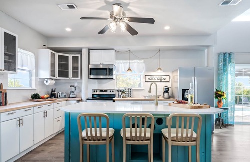 Manor House | 5 Acre Country Retreat | Hot Tub + Pool + 2 Primary Suites | Great 4 Gatherings