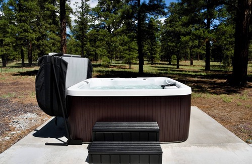 Flagstaff Cabin | 5 Acres - Hot Tub - King Bed Suites - Ping Pong - Pool - 9 Hole Disc Golf