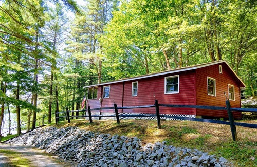 Chestertown Cottage | #5 Adirondack FamilyFriendly Waterfront on LoonLake. Boating,fishing,swimming!