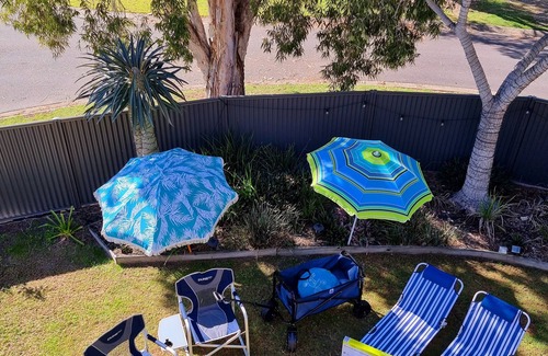 Burrum Heads House | 5 BD quiet Serenia Beach on the corner- Dog friendly-Aircon , Wi fi , kayaks
