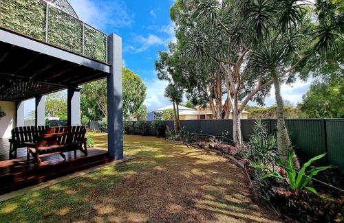 Burrum Heads House | 5 BD quiet Serenia Beach on the corner- Dog friendly-Aircon , Wi fi , kayaks