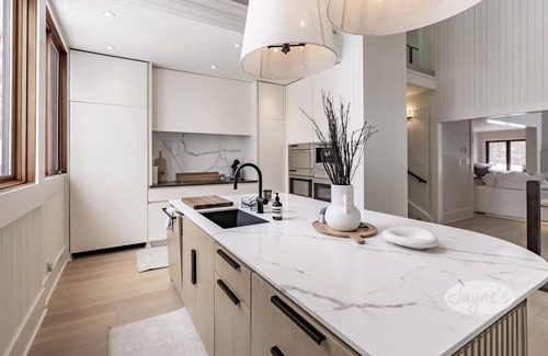 Minett Cottage | 5 bdrm, Lake Rosseau, SW Exposure,! Gorgeous Sunsets! New Boathouse!