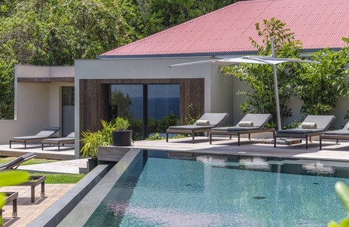 Terre Neuve Villa | 5 BDRM Villa w Splendid Ocean Views