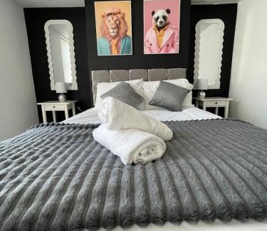 Roath House | 5 Bed Urban Escape - Spacious - 3 Floors - Parking