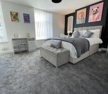 Roath House | 5 Bed Urban Escape - Spacious - 3 Floors - Parking