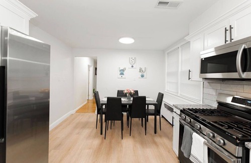 Constable Hook House | 5 Bedroom 8 Bds 2 Bath Near NYC with Free Parking