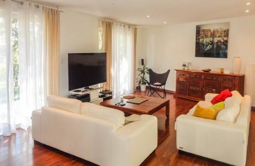 Sussargues House | 5 bedroom accommodation in Sussargues