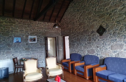 Oliveira de Frades Cottage | 5 Bedroom Cottage in Ribeiradio
