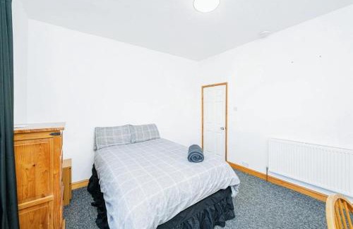 Kettering House | 5 Bedroom House For Corporate Stays in Kettering