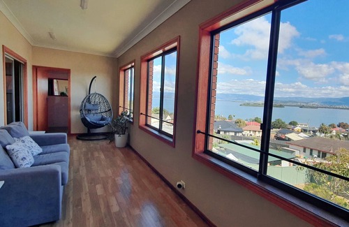 Berkeley House | 5-bedroom house with panoramic lake views