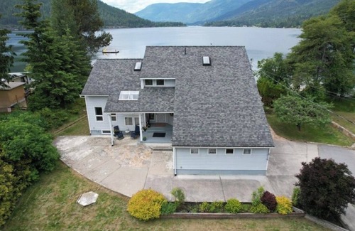 Nelson House | 5 Bedroom Lakefront Home w/Sauna & Office - 40 minutes to Whitewater