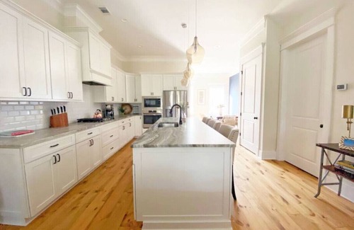Historic District - North House | 5 Bedroom Magnolia Estate in Downtown with Parking