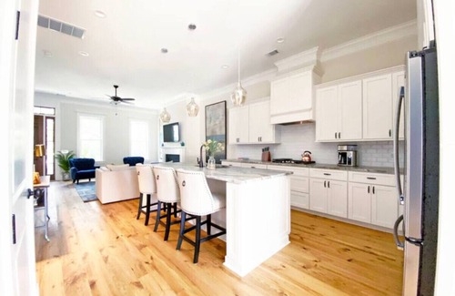 Historic District - North House | 5 Bedroom Magnolia Estate in Downtown with Parking