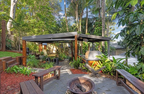 Terrigal House | 5 bedroom Terrigal beach home with district views