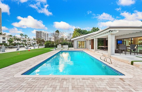 Hallandale Beach Villa | 5-bedroom Water Front Villa In Hallandale Beach With Yacht Pick Up In Backyard