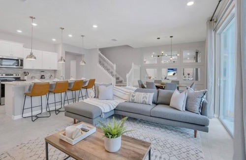 Davenport House | 5 Bedrooms/4.5 Bathrooms/Windsor Island (1360LT)