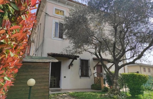 Vicenza Apartment | 5 Beds - Garden - Pvt Parking - Independent