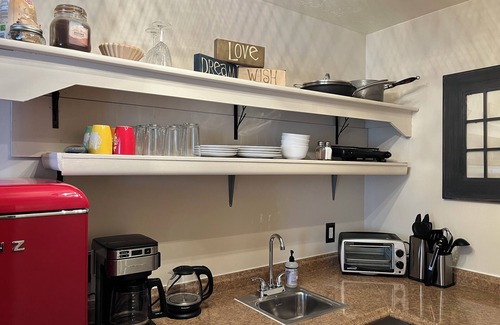 Torrey Apartment | #5 Bright kitchenette apartment in scenic Torrey