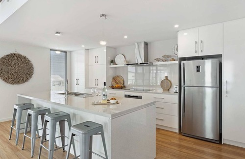 Port Elliot House | 5 Chiton Ct - Luxury Near the Beach