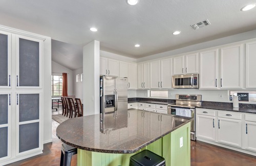 Augusta Ranch House | 5 King beds! Large home, sleeps 18 in beds! Outdoor pool and firepit!